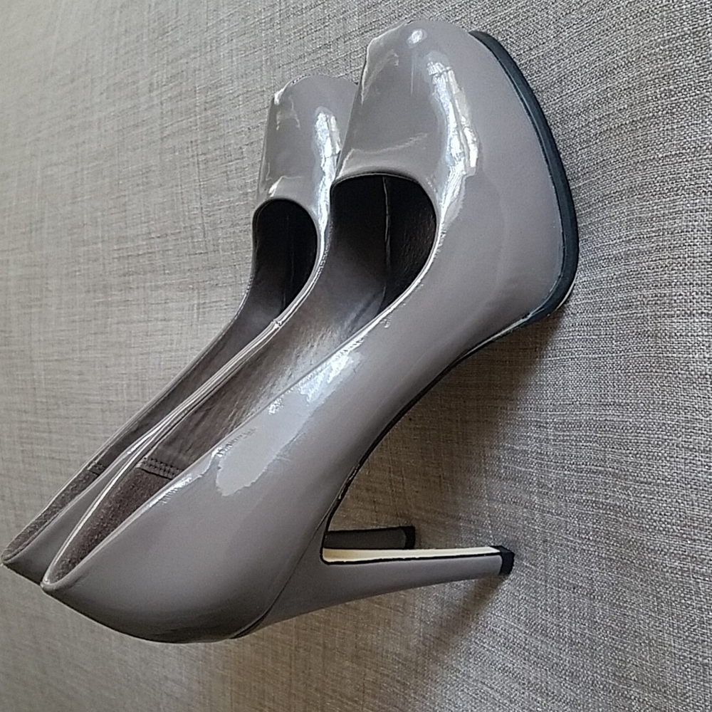 City Streets Gray Patent Heels - Picture 2 of 10
